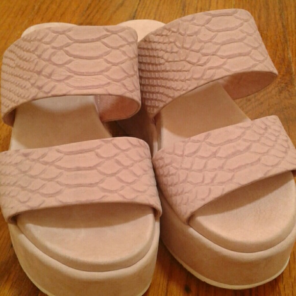 j slides quincy wedge